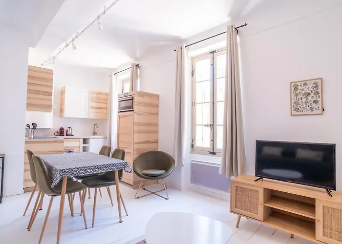 Cosy 36M With Nice Sea View Center Village !